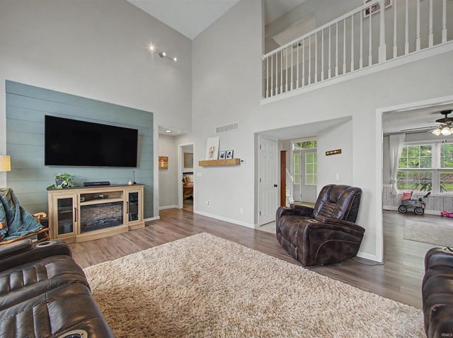 8737 Clear Creek Drive, Evansville, IN 47711