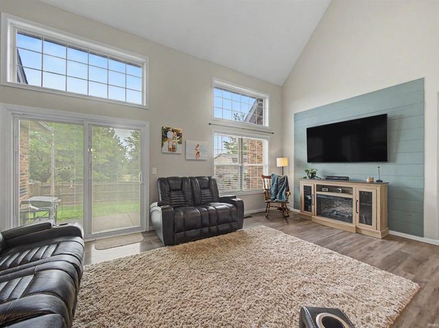 8737 Clear Creek Drive, Evansville, IN 47711