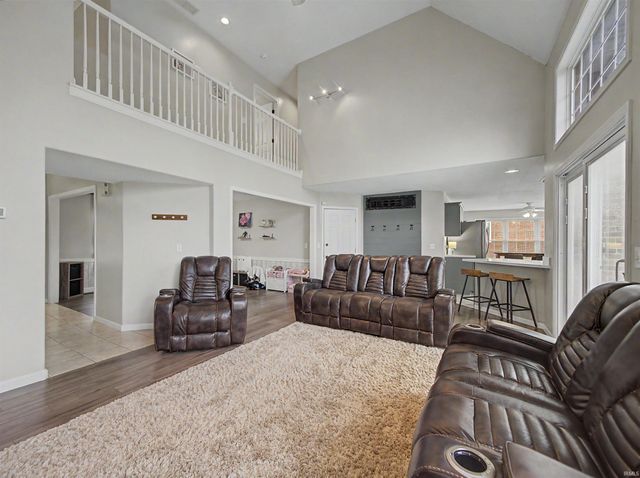 8737 Clear Creek Drive, Evansville, IN 47711