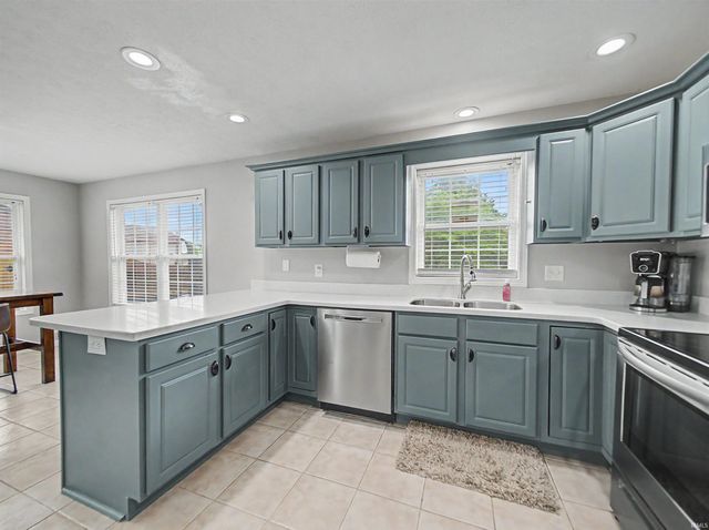 8737 Clear Creek Drive, Evansville, IN 47711