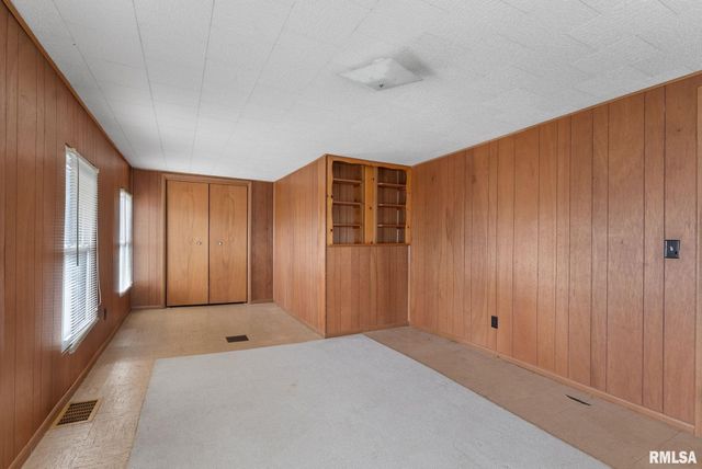 315 W LOCUST Street, Cambridge, IL 61238