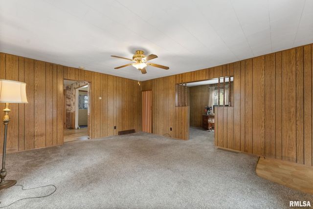 315 W LOCUST Street, Cambridge, IL 61238