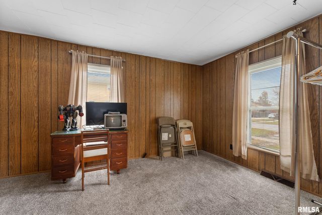 315 W LOCUST Street, Cambridge, IL 61238