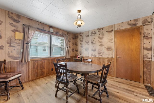 315 W LOCUST Street, Cambridge, IL 61238