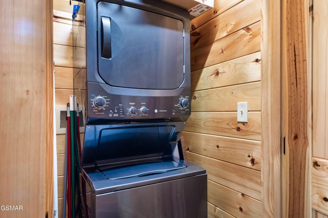 2180 Bear Haven Way, Sevierville, TN 37862