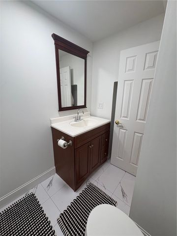 210 N 4th St, Jeannette, PA 15644