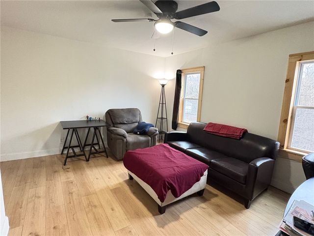 210 N 4th St, Jeannette, PA 15644