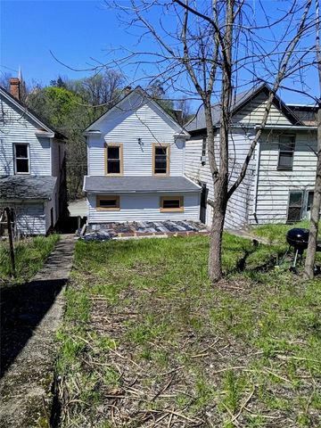 210 N 4th St, Jeannette, PA 15644