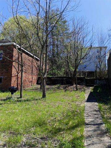 210 N 4th St, Jeannette, PA 15644