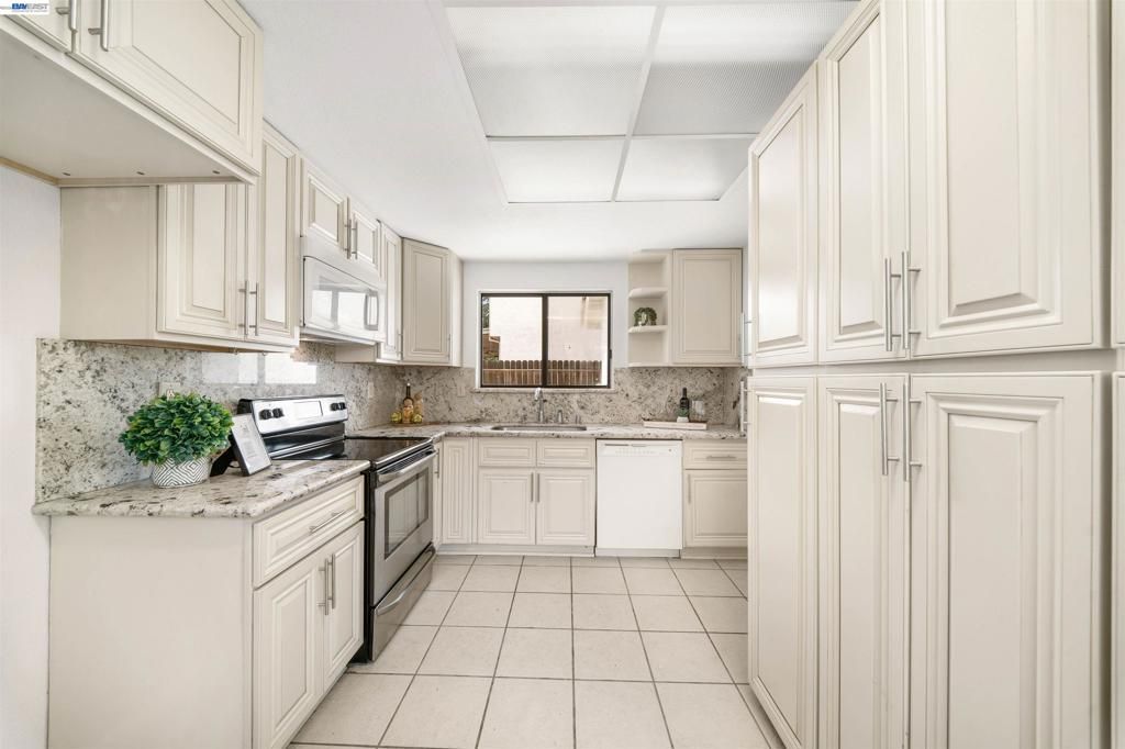 Image 11 of property listing at 2748 Carpinteria Dr, Antioch, CA 94531