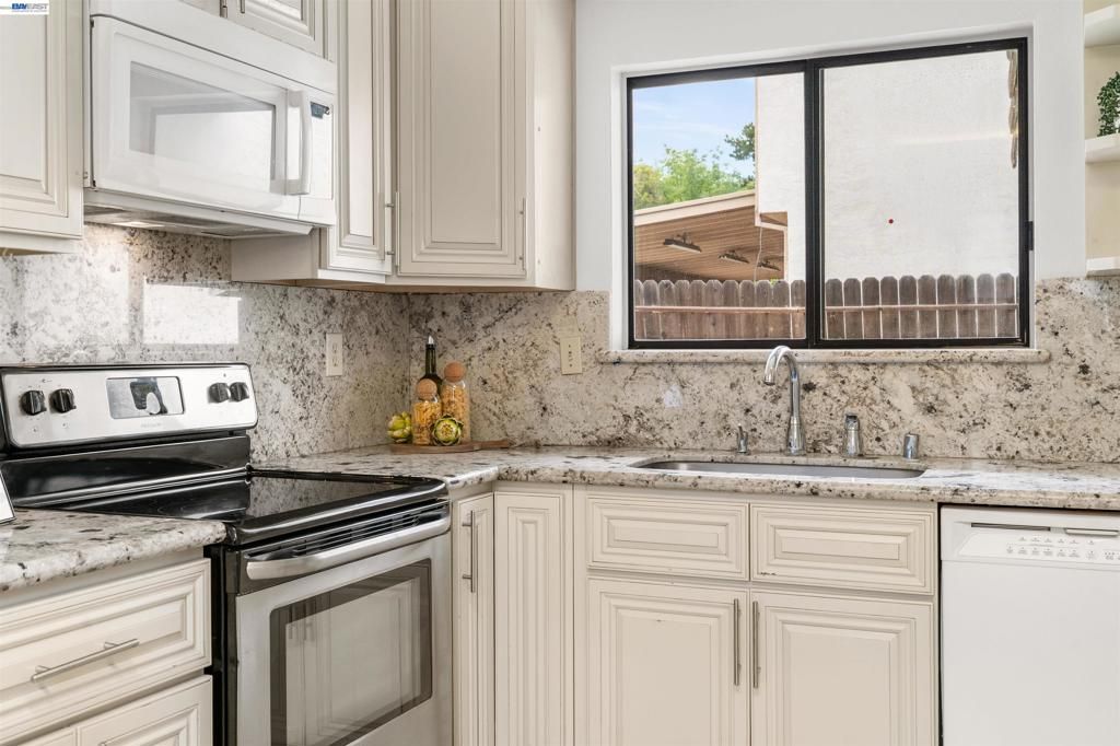 Image 13 of property listing at 2748 Carpinteria Dr, Antioch, CA 94531