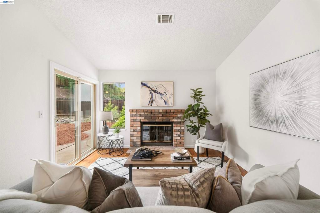 Image 9 of property listing at 2748 Carpinteria Dr, Antioch, CA 94531