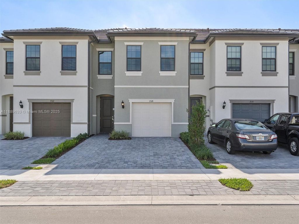 2108 N Appleton Cir N, Oakland Park, FL 33309