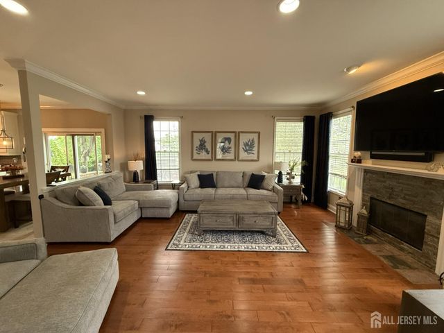 27 Mitchell Drive, Monroe, NJ 08831