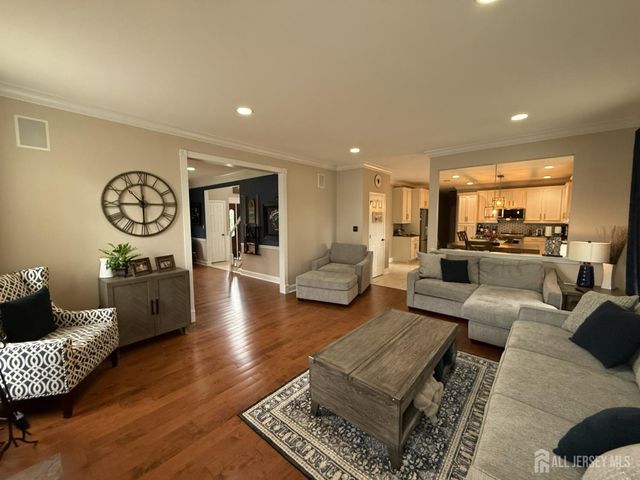 27 Mitchell Drive, Monroe, NJ 08831