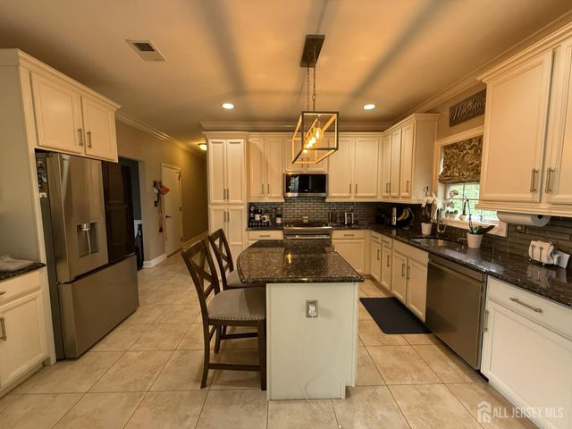 27 Mitchell Drive, Monroe, NJ 08831