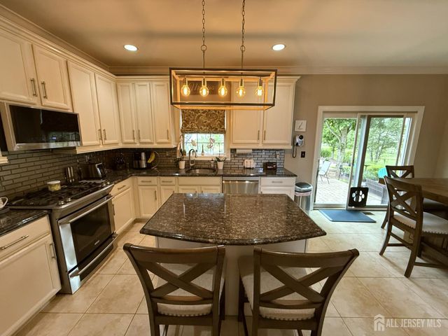 27 Mitchell Drive, Monroe, NJ 08831