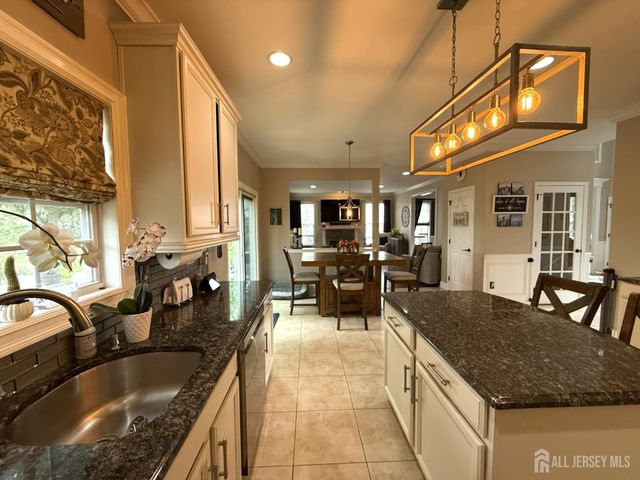 27 Mitchell Drive, Monroe, NJ 08831