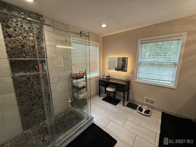 27 Mitchell Drive, Monroe, NJ 08831