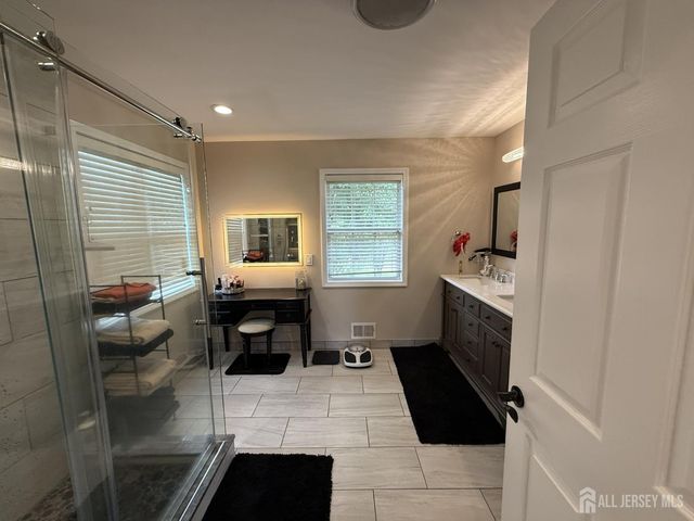 27 Mitchell Drive, Monroe, NJ 08831