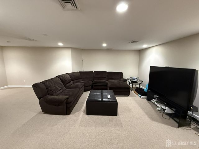 27 Mitchell Drive, Monroe, NJ 08831