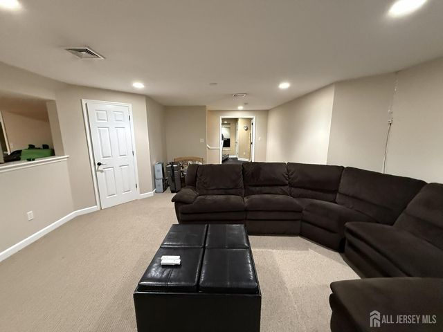 27 Mitchell Drive, Monroe, NJ 08831