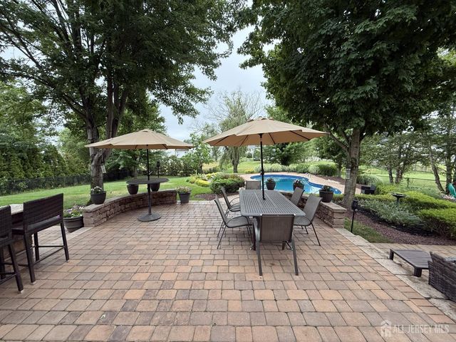 27 Mitchell Drive, Monroe, NJ 08831