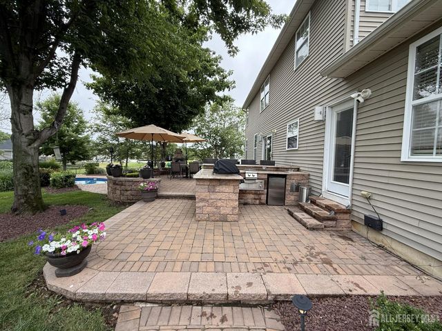 27 Mitchell Drive, Monroe, NJ 08831