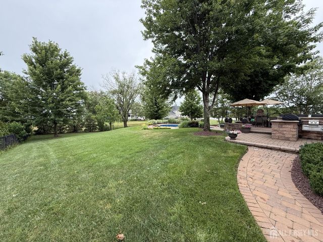 27 Mitchell Drive, Monroe, NJ 08831