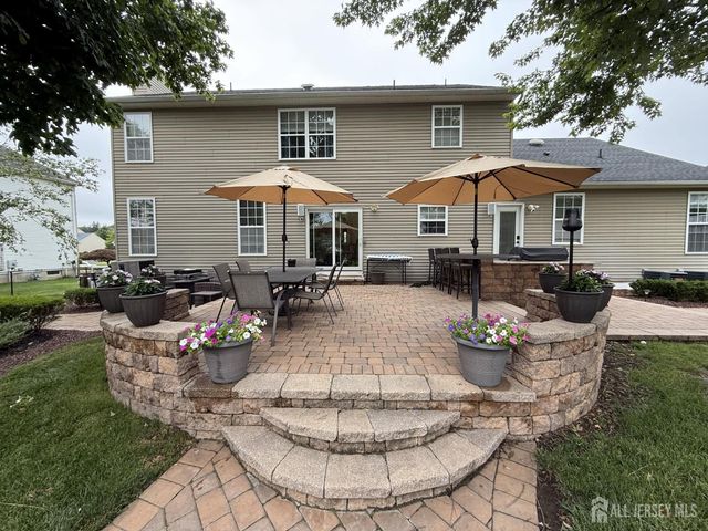 27 Mitchell Drive, Monroe, NJ 08831