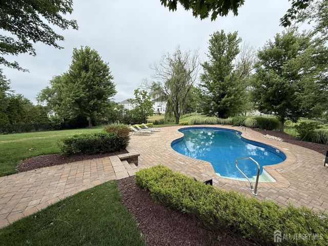 27 Mitchell Drive, Monroe, NJ 08831