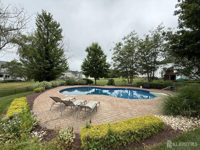 27 Mitchell Drive, Monroe, NJ 08831