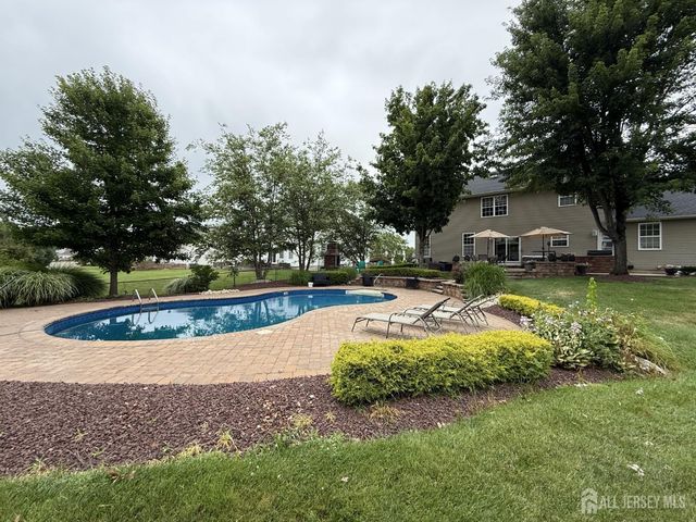 27 Mitchell Drive, Monroe, NJ 08831