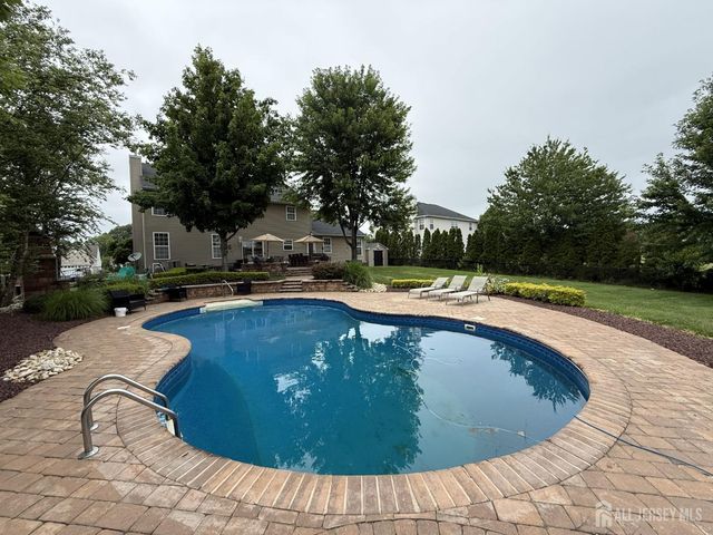 27 Mitchell Drive, Monroe, NJ 08831