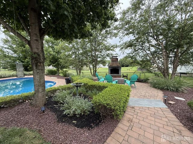 27 Mitchell Drive, Monroe, NJ 08831