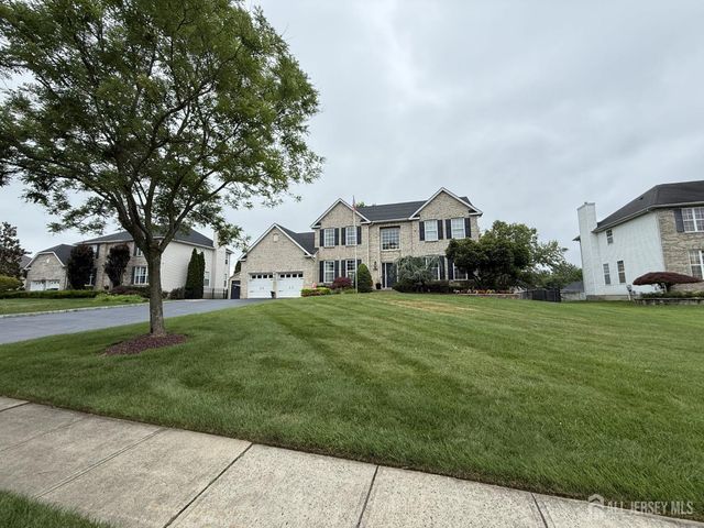 27 Mitchell Drive, Monroe, NJ 08831
