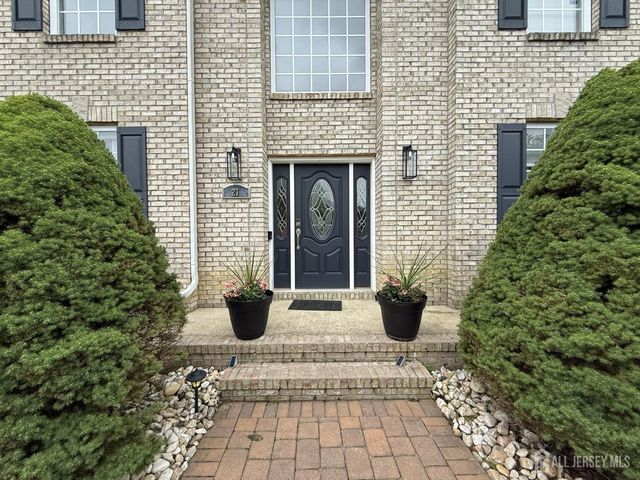 27 Mitchell Drive, Monroe, NJ 08831