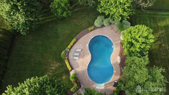 27 Mitchell Drive, Monroe, NJ 08831