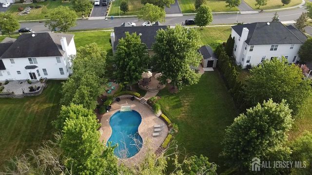 27 Mitchell Drive, Monroe, NJ 08831