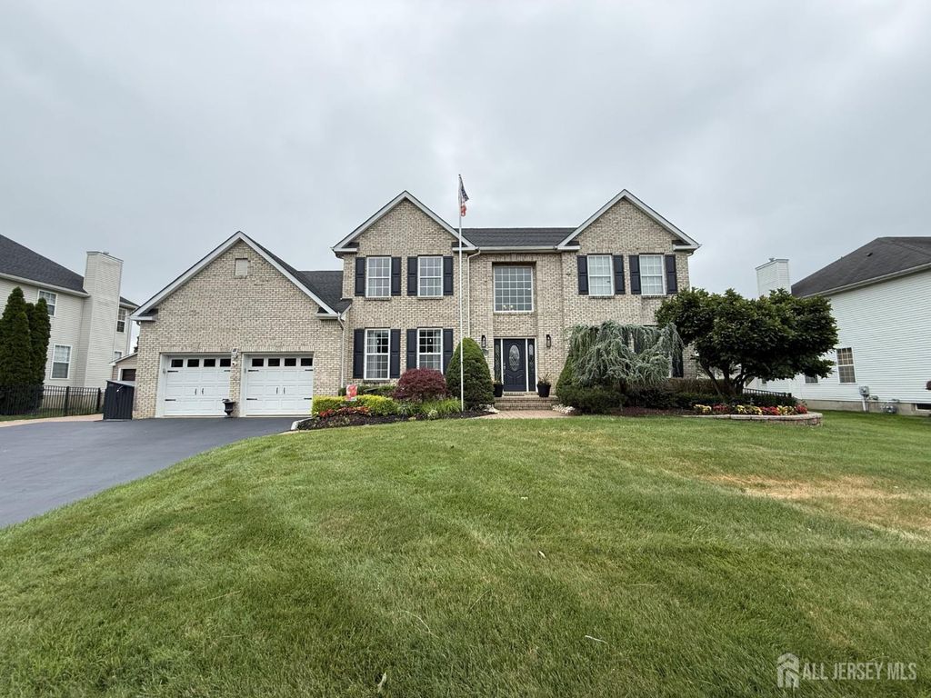 27 Mitchell Drive, Monroe, NJ 08831