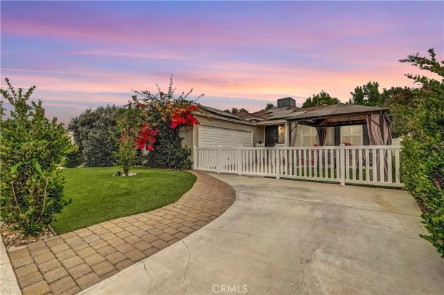 17415 Victory Boulevard, Lake Balboa, CA 91406