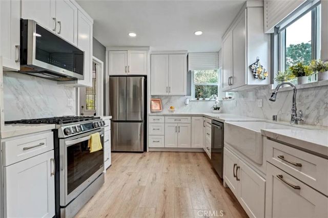 17415 Victory Boulevard, Lake Balboa, CA 91406