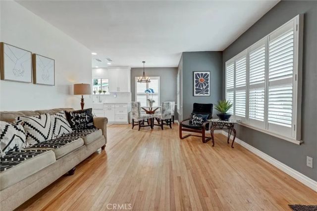 17415 Victory Boulevard, Lake Balboa, CA 91406
