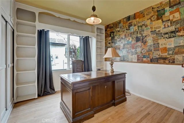 17415 Victory Boulevard, Lake Balboa, CA 91406