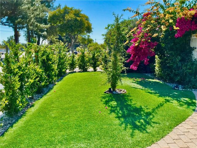 17415 Victory Boulevard, Lake Balboa, CA 91406