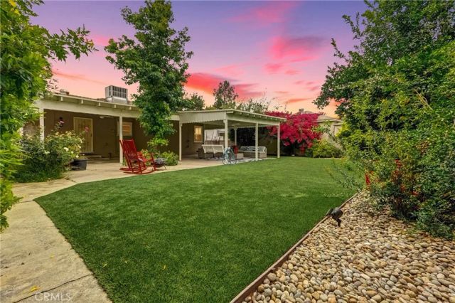 17415 Victory Boulevard, Lake Balboa, CA 91406