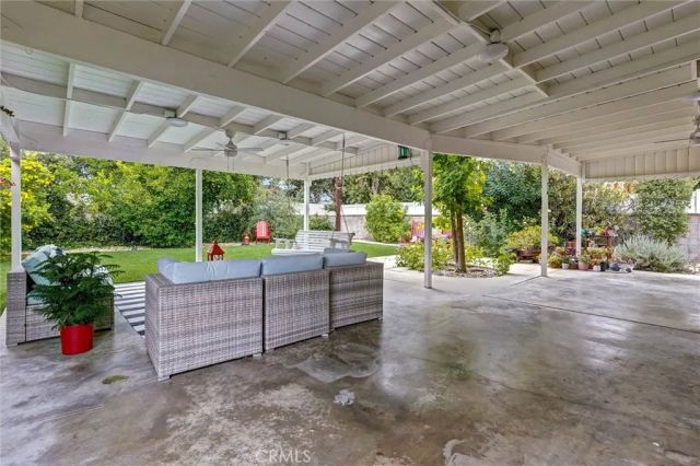 17415 Victory Boulevard, Lake Balboa, CA 91406