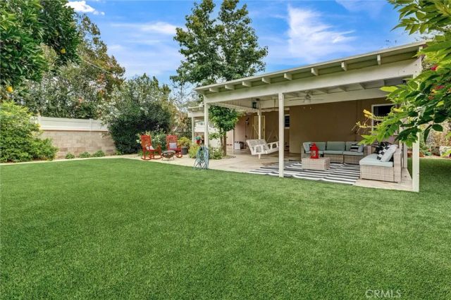 17415 Victory Boulevard, Lake Balboa, CA 91406