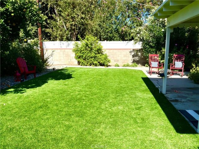 17415 Victory Boulevard, Lake Balboa, CA 91406