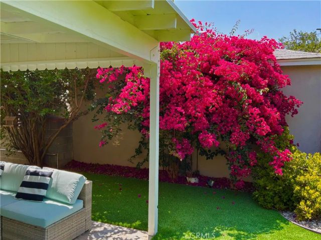 17415 Victory Boulevard, Lake Balboa, CA 91406